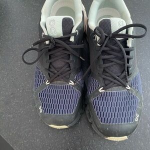 Women’s On Sneakers Sz 9